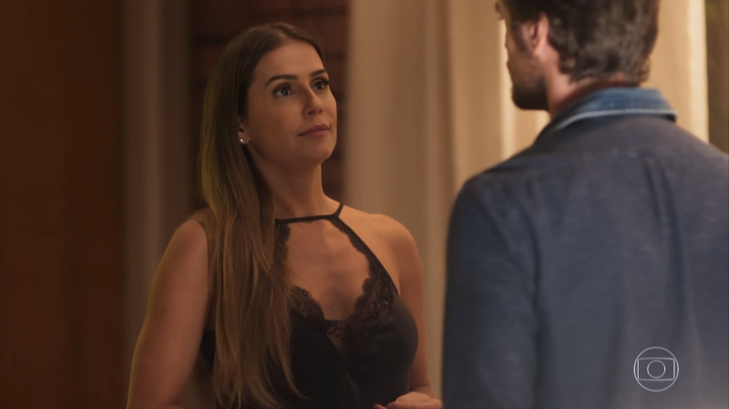 Karola (Deborah Secco) e Beto (Emilio Dantas) em cena de Segundo Sol (Foto: Reprodução/Globo)
