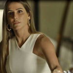 Karola (Deborah Secco) em cena de Segundo Sol
(Foto: Divulgação/Globo)