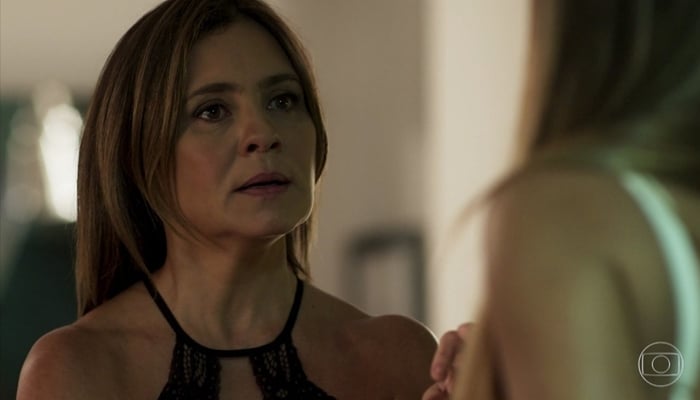 Laureta (Adriana Esteves) em cena de Segundo Sol (Foto: Reprodução/Globo)