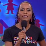 Maju Coutinho apareceu com o visual diferente no Criança Esperança (Foto: reprodução)