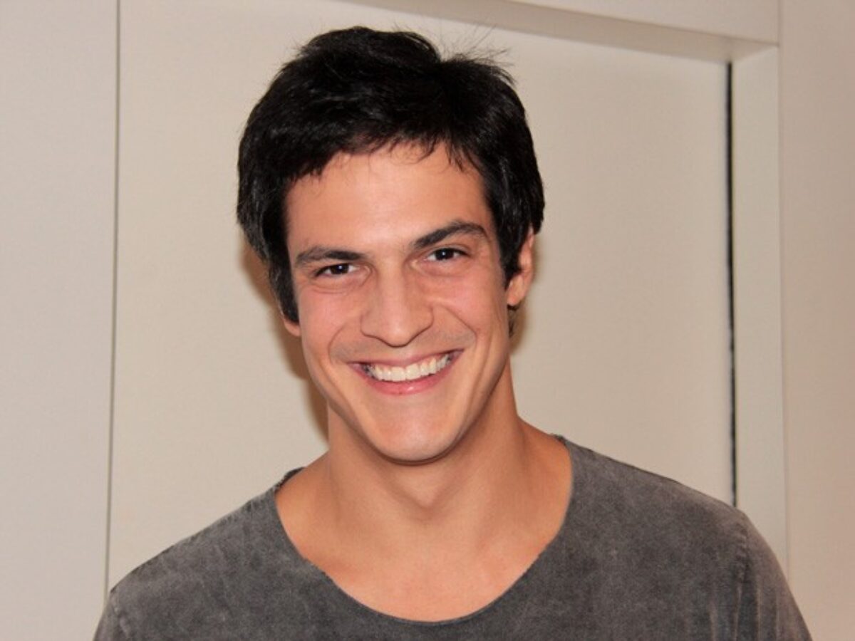 Mateus Solano posa ao lado do irmão e semelhança deixa fãs chocados - TV  Foco