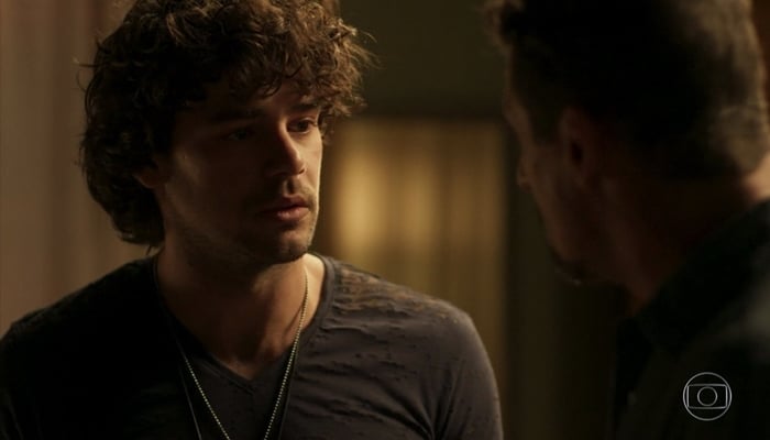 Narciso (Osmar Silveira) e Juarez (Tuca Andrada) em cena de Segundo Sol (Foto: Reprodução/Globo)