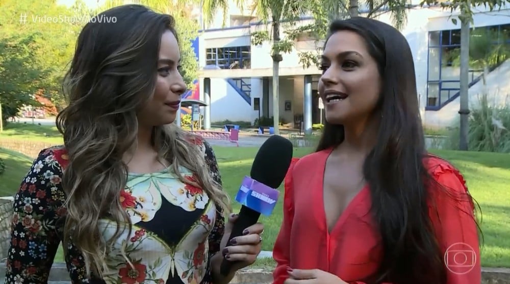 Thais Fersoza em papo com Marcela Monteiro para o Vídeo Show. (Foto: TV Globo)