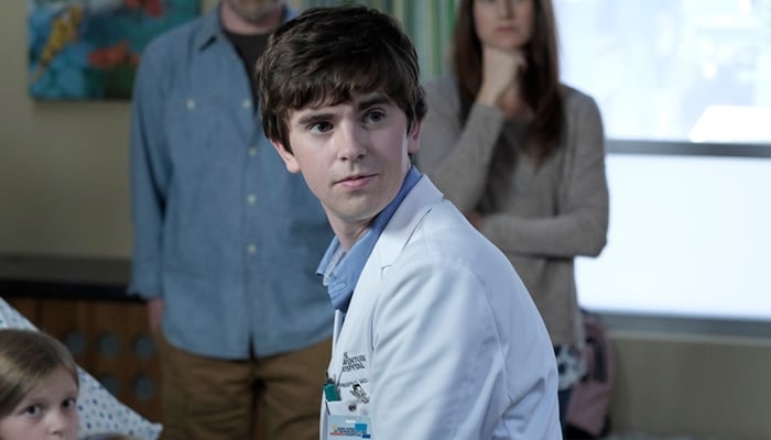 O ator Freddie Highmore em cena da série The Good Doctor, que passou na Tela Quente<br /> (Foto: Divulgação/ABC)