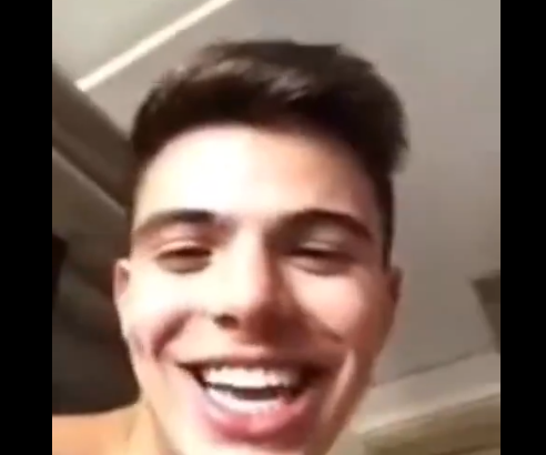 Thomaz Costa se diverte com declarações polêmicas em vídeo (Foto: Reprodução)