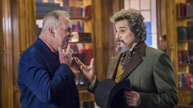 Amadeu conhece dom Sabino em O Tempo Não Para (Foto: Paulo Belote/ Globo/ Divulgação)
