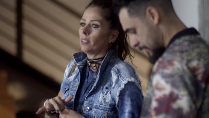 Zelda (Adriana Galisteu) e Barão (Rui Ricardo Diaz) em cena de O Tempo Não Para (Foto: Divulgação/Globo)