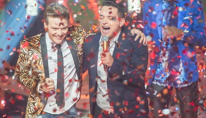 Michel Teló e o vencedor Léo Pain na final da 7ª temporada do The Voice Brasil (Foto: Globo/Raquel Cunha)