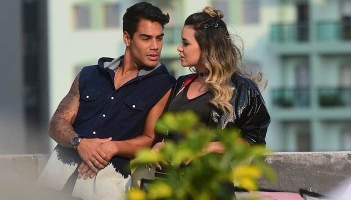 Lalá (Micael Borges) e Vera Lúcia (Talita Younan) em cena de O Tempo Não Para (Foto: Leo Franco/Ag. News)