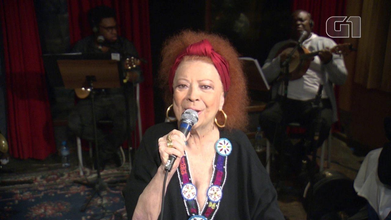 A cantora Beth Carvalho fez show com o grupo Fundo de Quintal (Foto: G1)