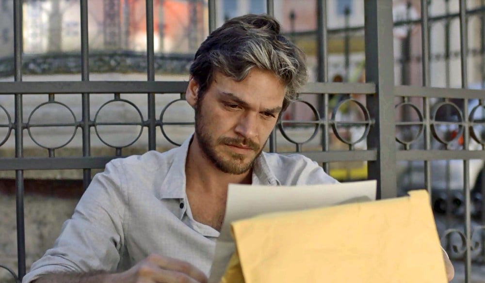 Beto Falcão lendo carta enviada por Luzia (Foto: Divulgação)