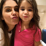 Deborah Secco posa com Maria Flor (Foto: Reprodução/Instagram)