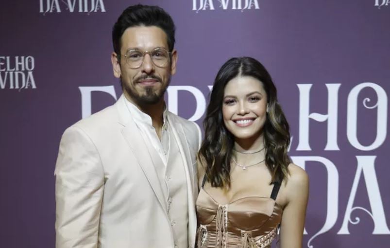 João Vicente de Castro e Vitória Strada em Espelho da Vida (Foto: Artur Meninea / Gshow)