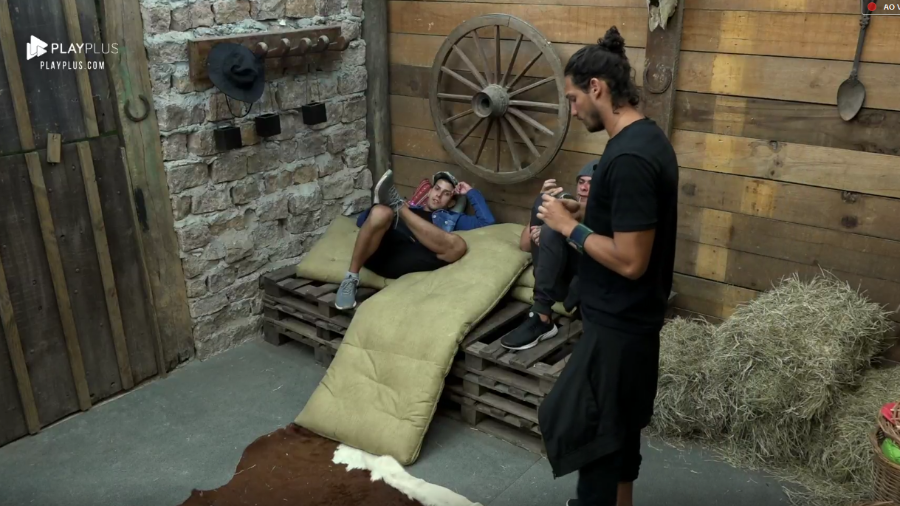 João Zoli e Felipe Sertanejo em A Fazenda 10 (Foto: Divulgação)