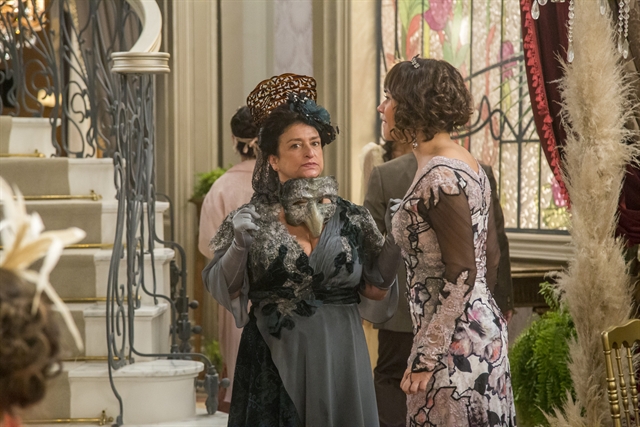 Petúlia (Grace Gianoukas) e Susana (Alessandra Negrini) em cena de Orgulho e Paixão (Foto: Globo/Marília Cabral)