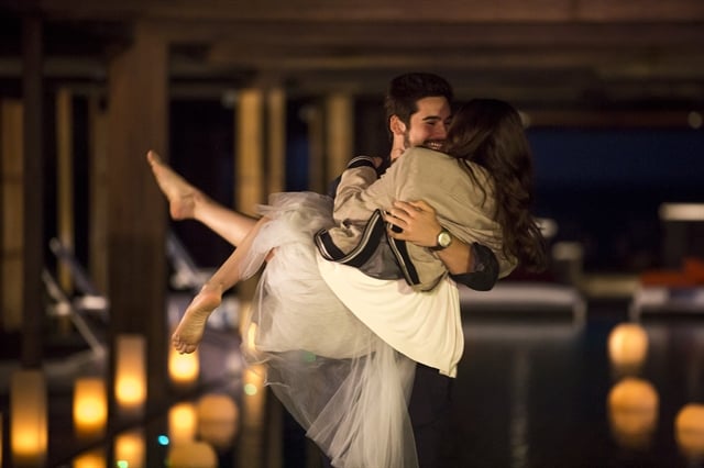 Marocas (Juliana Paiva) e Samuca (Nicolas Prattes) em cena de O Tempo Não Para (Foto: Globo/Isabella Pinheiro)