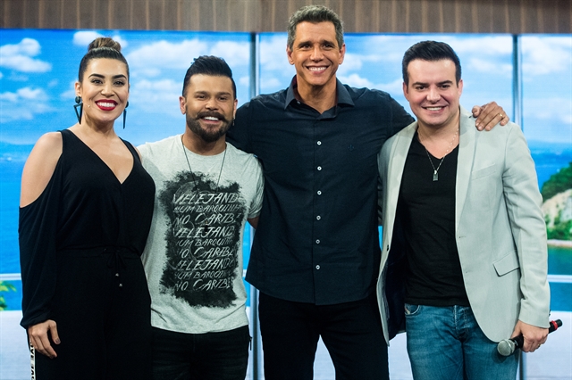 Márcio Garcia com Naiara Azevedo e Marcos & Belutti (Foto: Globo/Raquel Cunha)