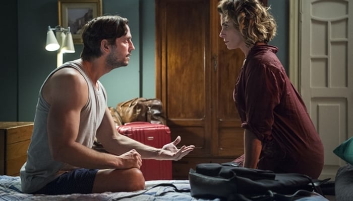 Remy (Vladimir Brichta) diz a Luzia (Giovanna Antonelli) que seu filho com Beto (Emilio Dantas) está vivo (Foto: Globo/Estevam Avellar)