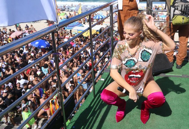 Luíza Sonza na Parada Gay (Foto: Reprodução)