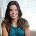 Autora de Os Dez Mandamentos, Vivian de Oliveira deixou a Record. (Foto: Divulgação)