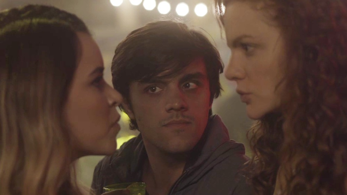 Vera Lúcia (Talita Younan), Elmo (Felipe Simas) e Miss Celine (Maria Eduarda Carvalho) em O Tempo Não Para (Foto: Divulgação/Globo)
