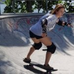 Atriz aprende a andar de skate para cenas de O Sétimo Guardião
