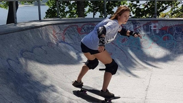 Laryssa Ayres faz aulas de skate para sua personagem em "O sétimo guardião" Foto: Felipe Carauta/Divulgação