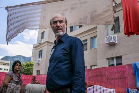Severo chega em prédio condenado em Segundo Sol (Foto: Raquel Cunha/ Globo/ Divulgação)