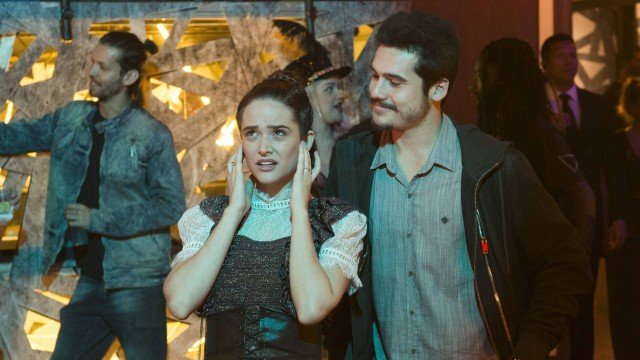 Samuel e Marocas na balada em O Tempo Não Para (Foto: Estevam Avellar/ Globo/ Divulgação)