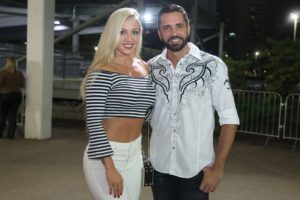 Latino fica noivo da personal trainer de Jaraguá do Sul, Jéssica Rodrigues (Foto: Reprodução)