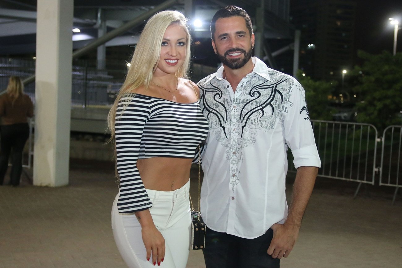Latino fica noivo da personal trainer de Jaraguá do Sul, Jéssica Rodrigues (Foto: Reprodução)