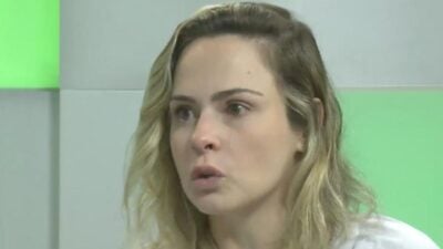 Ana Paula chorou durante entrevista após sua eliminação de A Fazenda (Foto: Reprodução/PlayPlus)