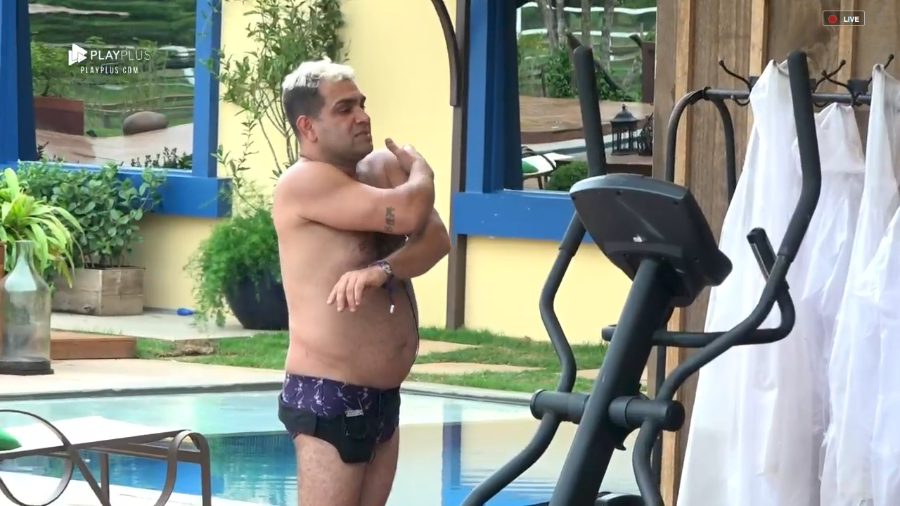 Evandro Santo fez promessa para Catia Paganote (Foto: Reprodução/PlayPlus)