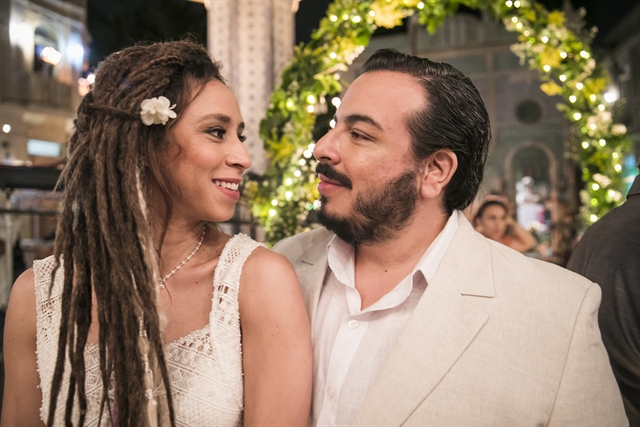 Clóvis (Luis Lobianco) e Gorete (Thalita Carauta) em Segundo Sol (Foto: Globo/João Miguel Júnior)