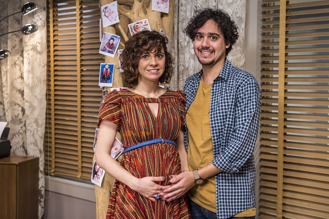 Taís (Renata Gaspar) e Pedro (George Sauma) em Pais de Primeira (Foto: Globo/Paulo Belote)