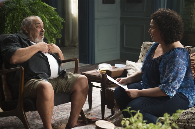 Agenor (Roberto Bonfim) e Nice (Kelzy Ecard) em Segundo Sol (Foto: Globo/Raquel Cunha)