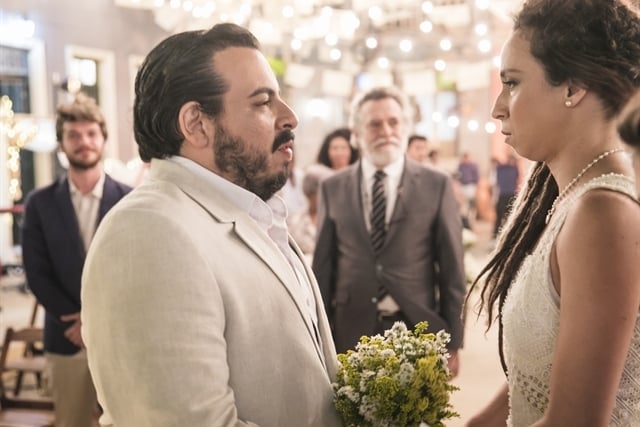 Clóvis (Luis Lobianco) e Gorete (Thalita Carauta) em Segundo Sol (Foto: Globo/João Miguel Júnior)
