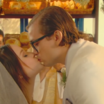 Atriz vive a personagem Mirella na trama do SBT. (Foto: Reprodução)