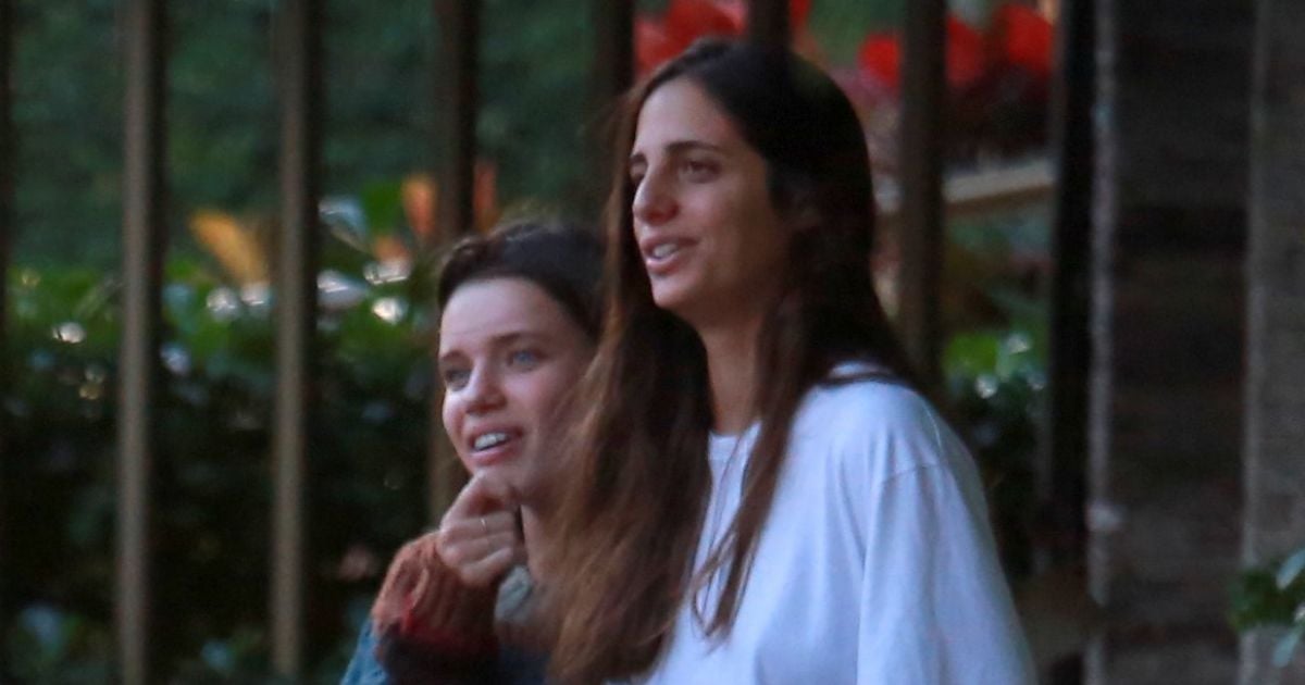Bruna Linzmeyer está aproveitando os momentos de folga ao lado da namorada, Priscila Visman (Foto: Reprodução)