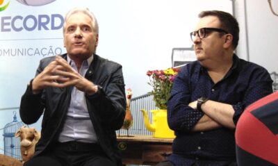 Roberto Justus e o diretor Rodrigo Carelli (Foto: TV Foco/Thais Teles)