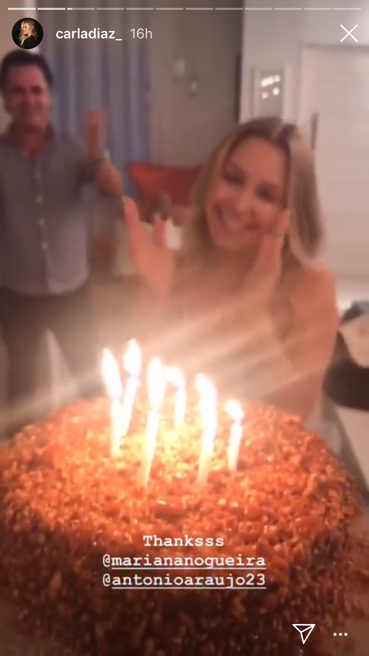 Carla Diaz chega em casa e é surpreendida por uma festa de aniversário. (Foto: Reprodução/Instagram)