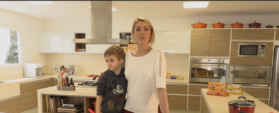 A apresentadora Ana Hickmann e o filho. (Foto: Reprodução)