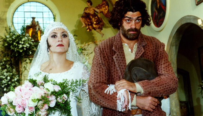 Adriana Esteves (Catarina) e Eduardo Moscovis (Petruchio) em cena de O Cravo e a Rosa (Foto: Nelson Di Rago/Globo