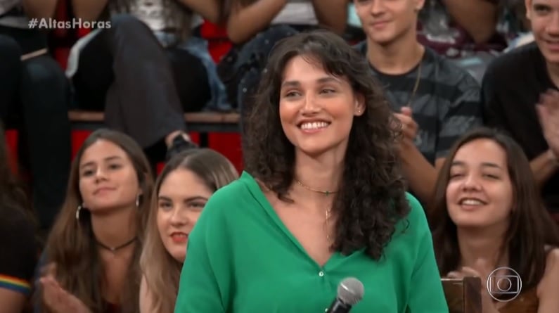 Atriz Débora Nascimento no Altas Horas (Foto: Reprodução)