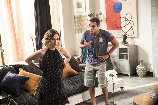 Márcio (André Luiz Frambach) fica perturbado com a revelação de Camila (Lorena Comparato) em Malhação (Foto: Globo/João Miguel Júnior)
