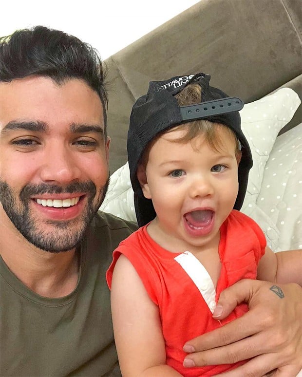 Gusttavo lima e o filho, Gabriel (Foto: Reprodução/Instagram)