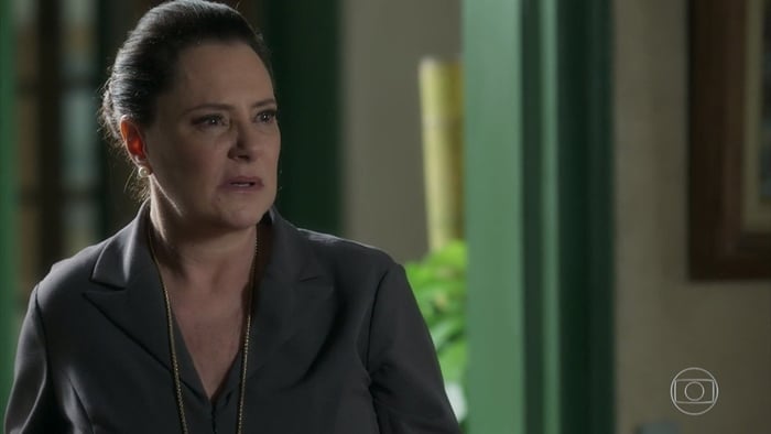 Mirtes (Elizabeth Savala) em O Sétimo Guardião (Foto: Reprodução/Globo)