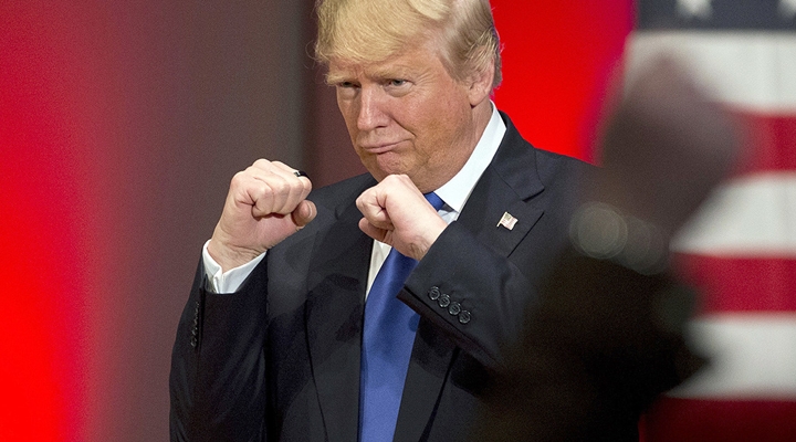 Presidente Donald Trump acusa CNN de distorcer imagem dos EUA internacionalmente. (Foto: Divulgação)