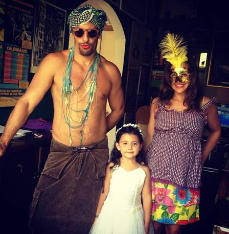 Milhem Cortaz com a filha e a esposa (Foto: Reprodução/Instagram)