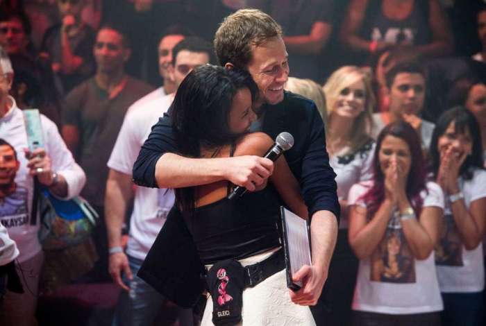 Tiago Leifert e Gleici Damasceno na final do Big Brother Brasil